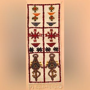 Beautiful Berber rug from the Atlas Mountains of Morocco. Reversible 2 rugs in 1